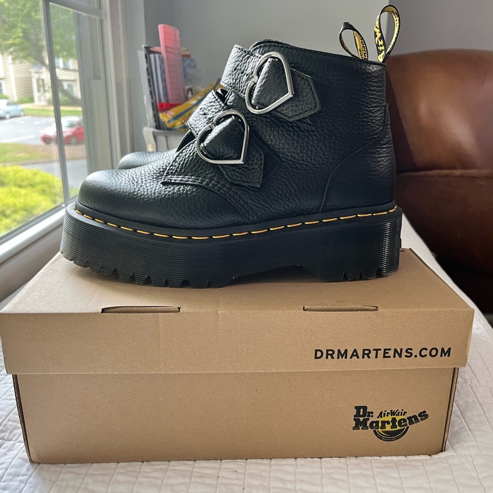 Dr. Martens Devon Heart boots size 7